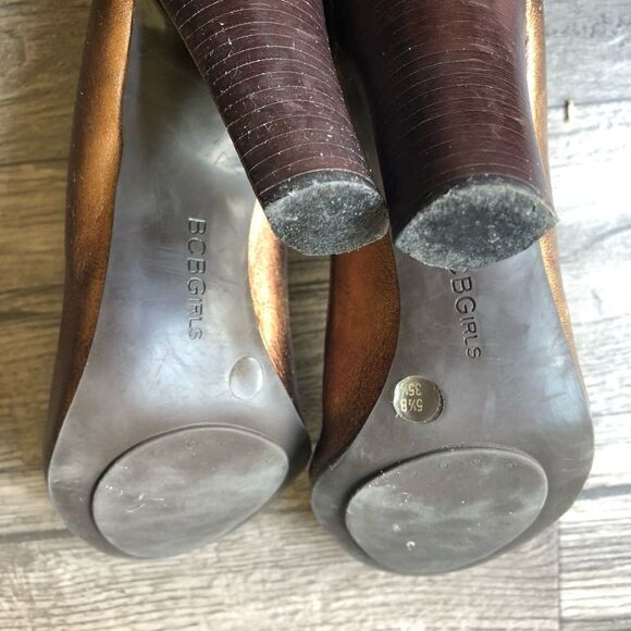 2/$20 BCBGirls Bronze Round Toe Pump, 5.5 - Picture 5 of 8